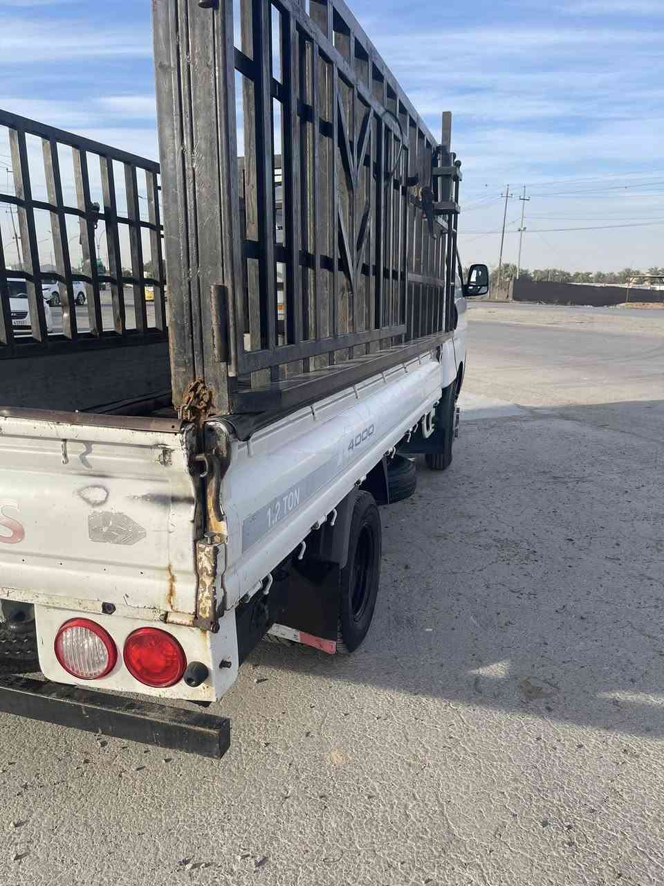 السلام عليكم ورحمة الله وبركاته فحل 18 باسمي تحويل مباشر جاهزة بيها خيط بخار تبديل بنيد  وباب جهة السايق بدون دواخل والباقي كفالة  *********** سعر 130 وبيها مجال عنوان بسماية
