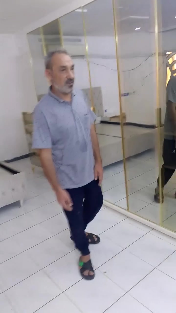 نجار لفتح وشد جميع انواع الغرف العراقية والتركيه والماليزيه وصيانتها وصبغ الابواب الخشبيه والجراجيب ونقل الأثاث ***********.  واتس
