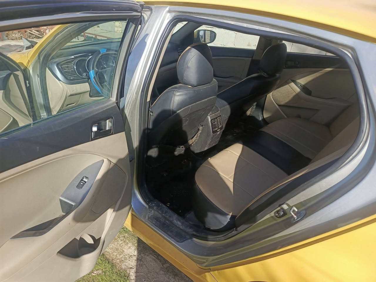 السلام عليكم ابتما موديل 2012 خليجي بدون حادث بيها بس فتح بنيد وجوملغات فتح بدون حادث السعر 110 بيها مجال رقم بغداد  ***********
