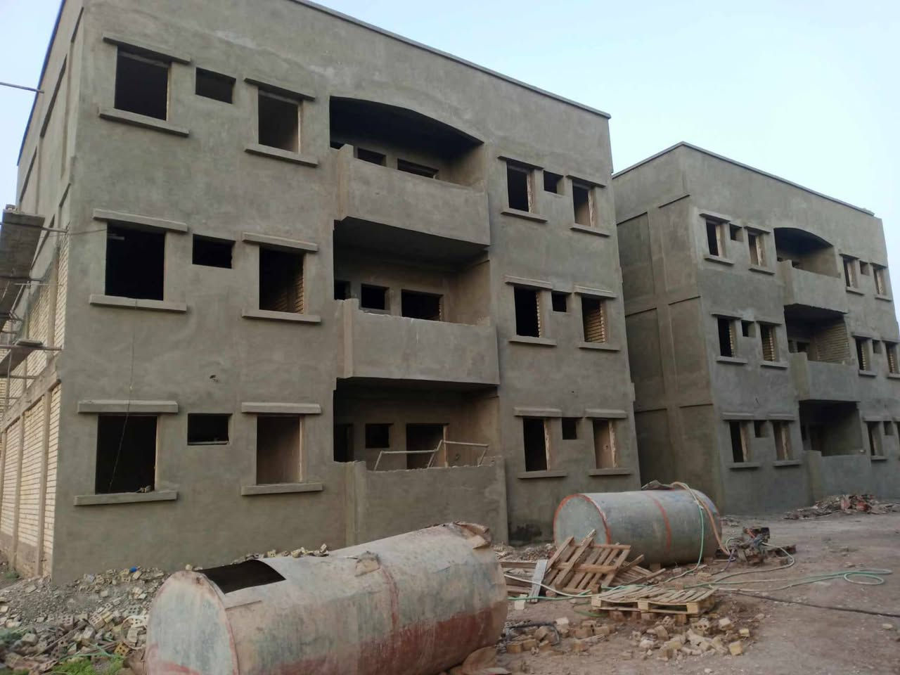 اسلام عليكم اني لباخ شغل درجة اولة ويرضي الله وعندي كادر وأسعار مناسبة وهاذة رقمي ***********
