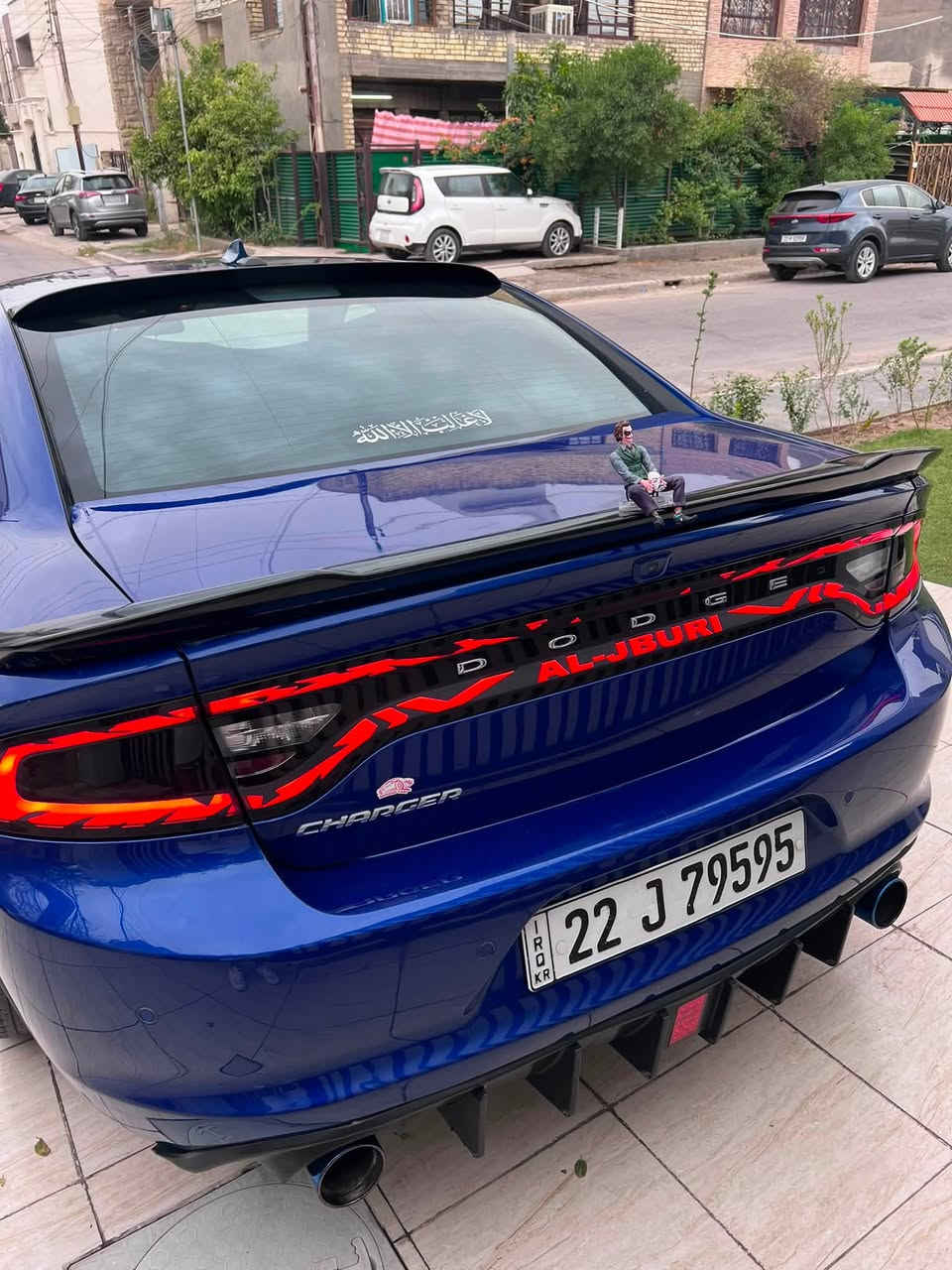 السلام عليكم للبيع جارجر موديل 21 اللون جويتي الفئة sxt بلاص معروفة مواصفاتها السيارة ماشية 94 mi مكان السيارة بغداد حي الخضراء السيارة بدون ايرباك حادثها باب السايق مبدل بلادي والباب الورا بي صبغ والجاملغ الامامي بي بارد الاستفسار التواصل خاص او ع الرقم 
***********
