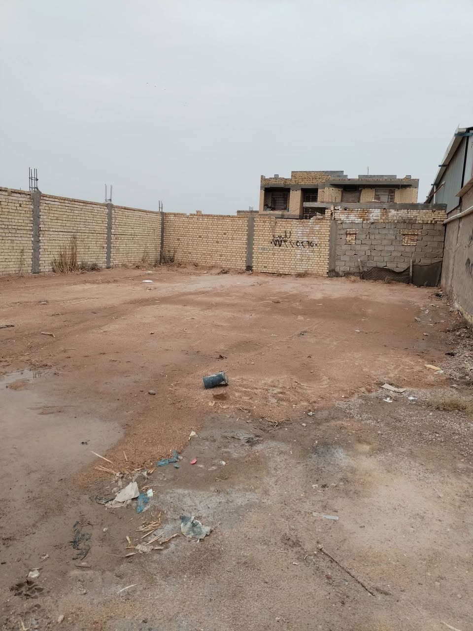 قطعه ارض زراعيه مساحه ٢٠٠متر تجاريه تصلح مخزن او محلات سند ٢٥ كافه الخدمات طريق الزوار طويريج الرشيده قرب مدرسه المواه الأهليه السعر ٧٠مليون مع مجال تفاصيل على الخاص مكتب حيدر للعقار ***********
