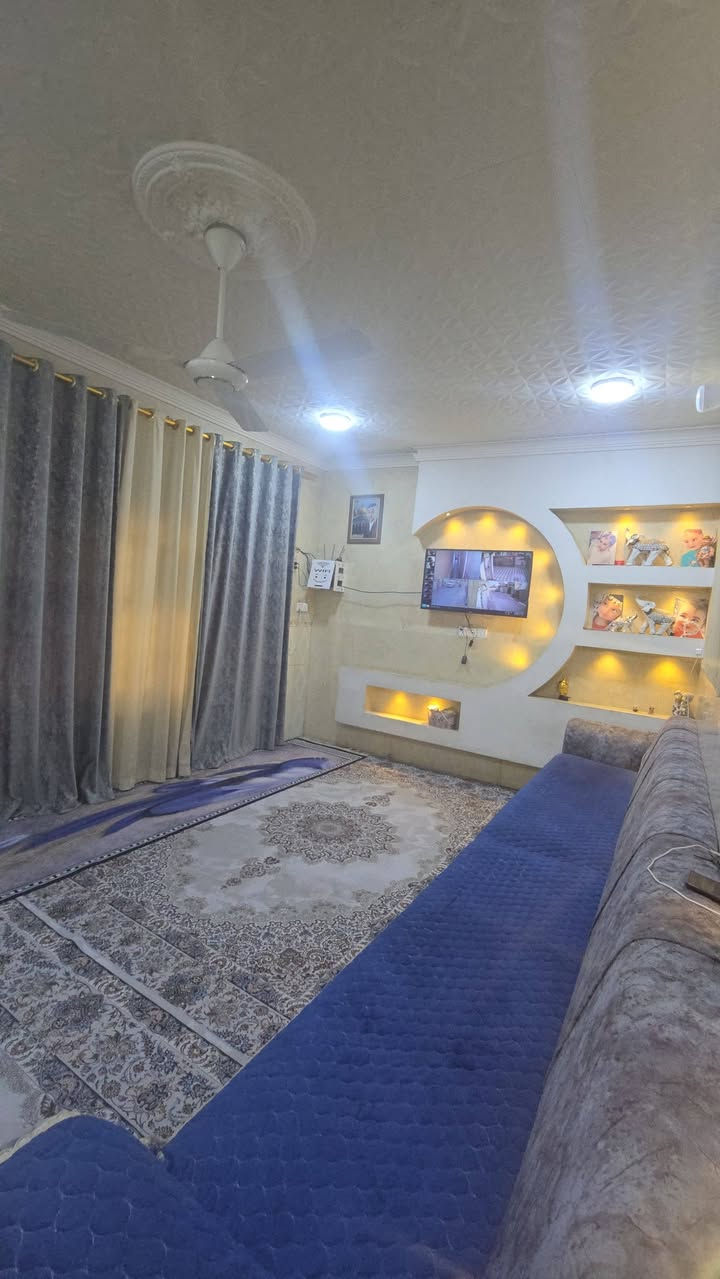 سلام عليكم دار للبيع ملك صرف 
موقع ممتاز طويريج حي الشهداء كافه الخدمات 
مساحه ٢٢٠ متر واجها ١١ متر طابقين ٥ غرف نوم ٢ صالات 
صحيات عدد ٣ 
السعر السعر ٢٠٠ ملوين مع المجال 
الخدمات تبليط مجاري ماء كهرباء 
عنوان الدار كربلاء طويريج حي الشهداء قرب دائره البلديه الجديده 
مكتب عقارات ابو امير 
***********
