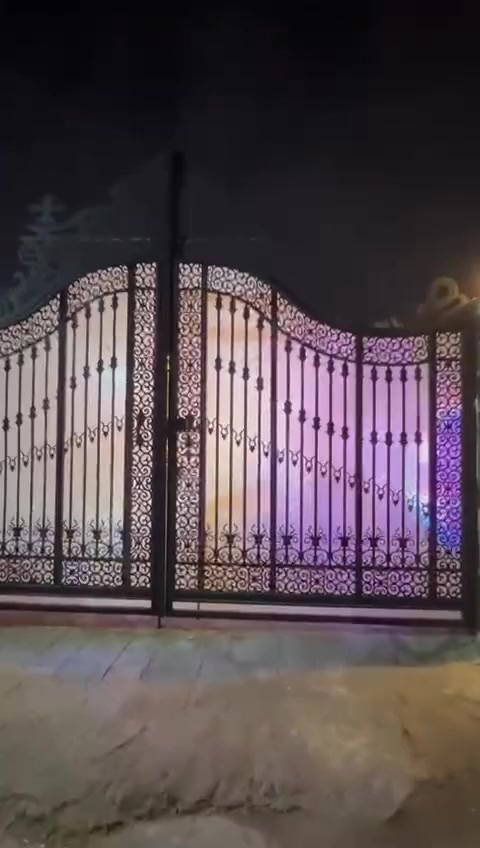 سلام عليكم مزرعه للإيجار اليومي او مستثمر ايجار شهري مزرعه جديده بعد محد ساكن بيها او مأجرها موقعها عرب جبور مجمع الزيتون مساحتها نصف دونم لاتصال ***********
