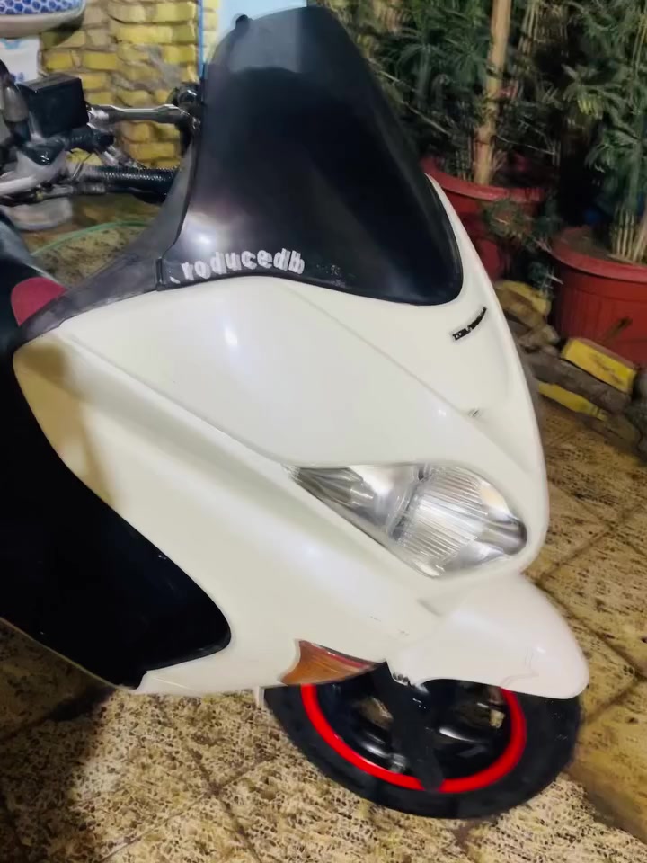 أعاده نشر .
فورزه 08 عميه 
العماره /حي الزهراء 
واتساب ***********
السعر 900 وبيها مجال
