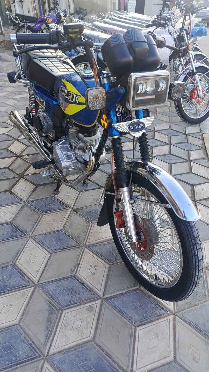 ياالله
الاستفسار/*********** 
***********
السعررر ::: 850 بيه مجاال 
التااايكرر ال 25  الأصلي سولنكک باب 1
4 كيررر   دشبووول لمس يعرض فديو بلوتوث 
 
لوون مميز دولار 🟦 ازرق جوويتي كفالة دراجه جيسس 
استعمال قليل وكاااالة نظافة 99%
مكان المعرض///الصويرة ع السبيس قرب تقاطع حي الزهور
