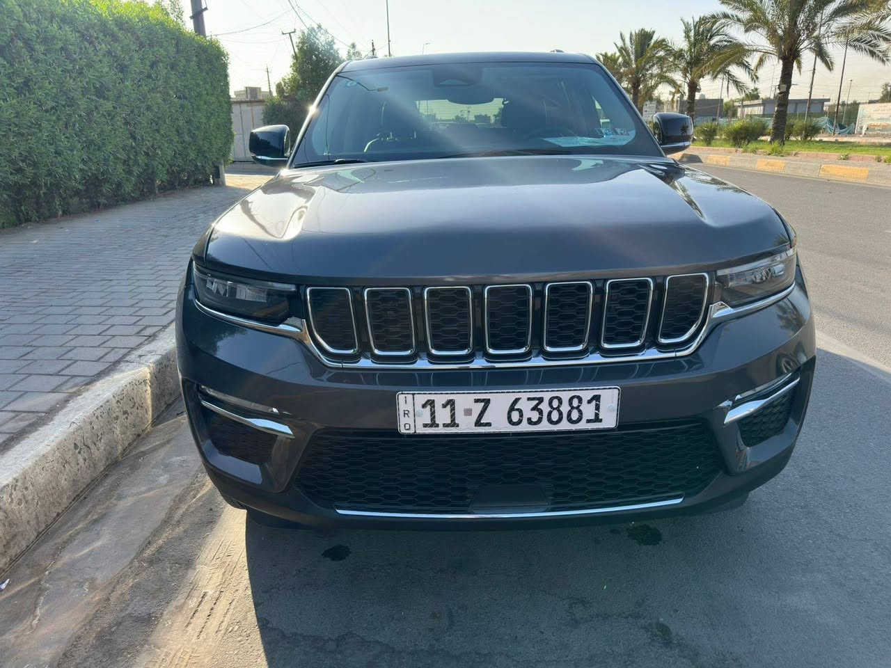 للبيع — Jeep Grand Cherokee 4xe Hybrid 2023
جيب جراند شيروكي هايبرد

📍 الموقع: بغداد الجديده
🛣️ عداد المشي: 24,000 ميل فقط
💼 المواصفات:
✔️ فول المواصفات ⭕️ شاشة كبيرة
✔️ ثلاث كامرات ⭕️
✔️ كاميرا 360° ⭕️ سقف بانورامي
✔️ تدفئة وتبريد المقاعد ⭕️ Apple CarPlay/Android Auto
✔️ حساسات أمامية وخلفية ⭕️ نظام هايبرد اقتصادي
✔️ إمكانية الدفع الرباعي 4×4
 السعر المطلوب: 330$ 

حادث بدون ايرباك فقط  طخه ربع البنيد فقط صبغ فقط البنيد 
وتكحيل حافه الجاملغ موضح بالصور
📞 للتواصل: ***********
