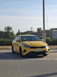 كيا فورتي للبيع موديل 2023 رقم خصوصي بغداد لون اصفر  ماشيه 48000 الف م...