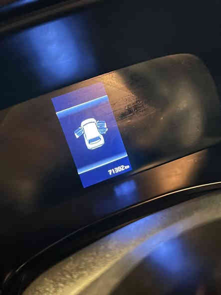 للبيع سيارة كيا سول موديل 2023 وارد أمريكا.
السيارة كانت تعرضت لضرر، تم تبديل الجاملغ بالكامل، والبنيد مصبوغ صبغ نظيف، والعمل كله تم بطريقة محترفة والسيارة جاهزة للاستعمال وما بها أي مشاكل.

مواصفات السيارة:
 • الموديل: 2023
 • وارد: أمريكي
 • الحالة الفنية: ممتازة
 • نوع الضرر: جاملغ مبدّل + بنيد مصبوغ
 • الكيلومترات: (72كم)
 • اللون: (ابيض)
 • المواصفات: شاشة، كاميرا، سنسرات، بلوتوث، USB، مكيف بارد، نظام توفير وقود ()

السيارة ماشية بنعومة، لا تحتاج أي مصاريف، وفحصها على العين قبل الشراء. مناسبة للاستخدام العائلي واليومي.

السعر المطلوب: (160بيهامجال بصيط)

الموقع: (الانبار هيت)

للتواصل: (***********
