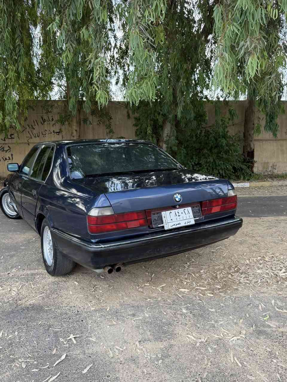 السلام عليكم للبيع            بيئمBMW 735
موديل 91 
شرط محرك 
تبريد شغال ثلج 
اربع تايات جدد 
كشنات جلد 
جامات كهرب 
شرط رقم الماني  
صبغ فقط جماليه 
سياره شرط مابيه ضرر 
المكان موصل حي الطيران 
السعر 52وبيها مجال 
رقم الهاتف 
*********** 
متواجد واتساب***********
