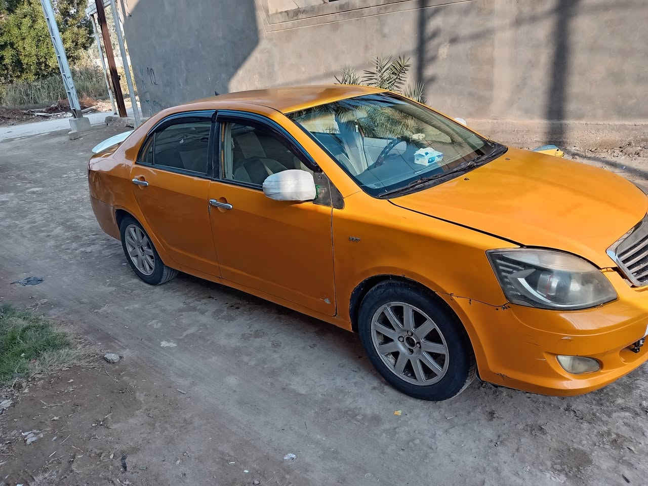 السلام عليكم سياره جيلي للبيع جاهزه تخم تاير مكينه وكير جدد مصفره هيئه وغرامات سنويه ما صاقطه بسمي مديل 2013 السعر 40 وبيه مجال ***********
