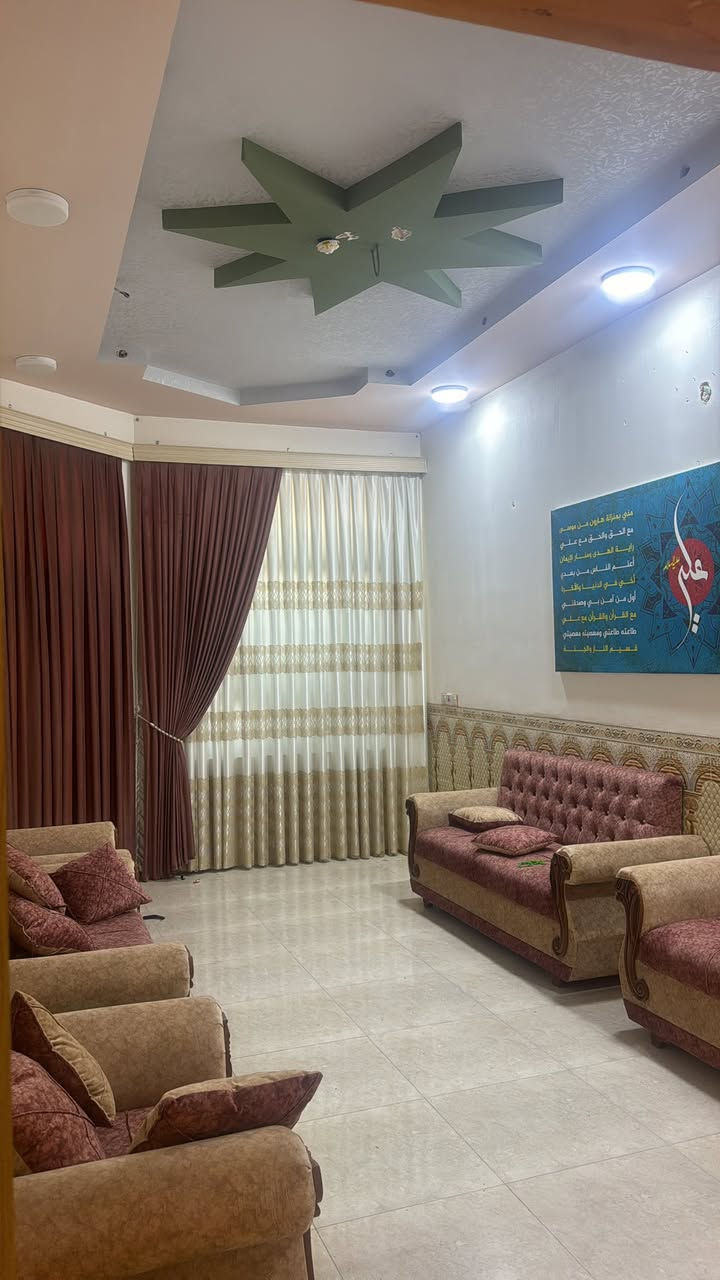 #وينك_دور_مناسب_وجديد_وقسط 

دار سكن طابو صرف مساحه 150 متر 
طابق واحد بناء حديث سنه البناء 2025
غرفه وهول ومطبخ واستقبال ومجمعات صحيه 
كراج سياره ديكورات نقوش مغربيه كله البيت خدمات مي كهرباء مدارس ثاني بيت من التبليط 
تسليم مفتاح مباشر بعد العقد وبعد والك كاونتر هديه جديد من ضمن الدار 
الدار #مطلوب_لمصرف_العقاري 
يباع بمقدمه (تطلوعه ) والطلب يتحول على المشتري 
مع تغير الكفيل ونقل ملكيه العقار إلى المشتري  
ابو غرق بدايه حي المرتضى 
الأستفسار الأتصال 
***********

‭0781 295 5129‬

#الدار_المعموره_للعقار 

ملاحظه //من لديه عقار ويرغب بالبيع مراسلت الصفحه او الاتصال
