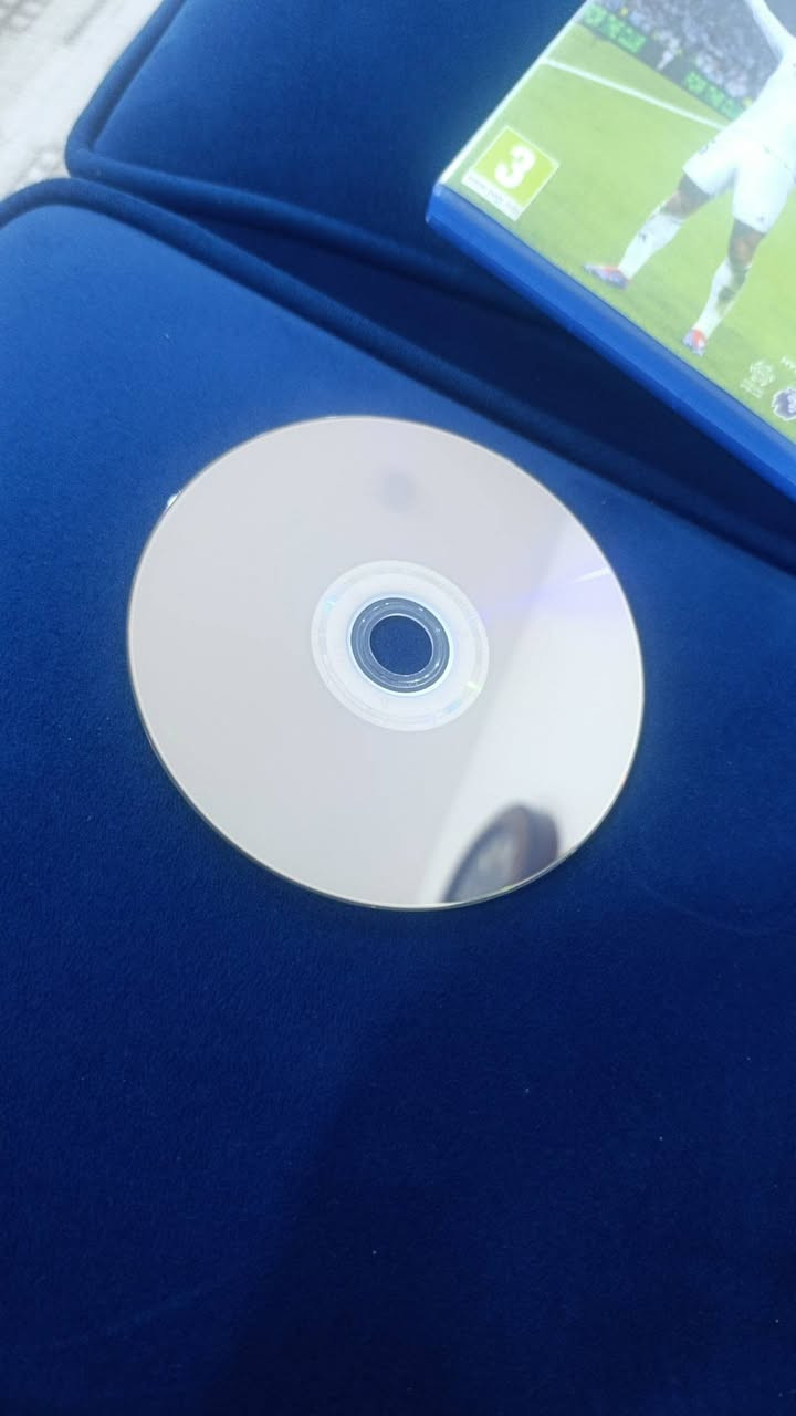 السلام عليكم
عندي قرص فيفا بلي 5 
نسخه 2025 
القرص رايده ب50 
*********** واتساب
