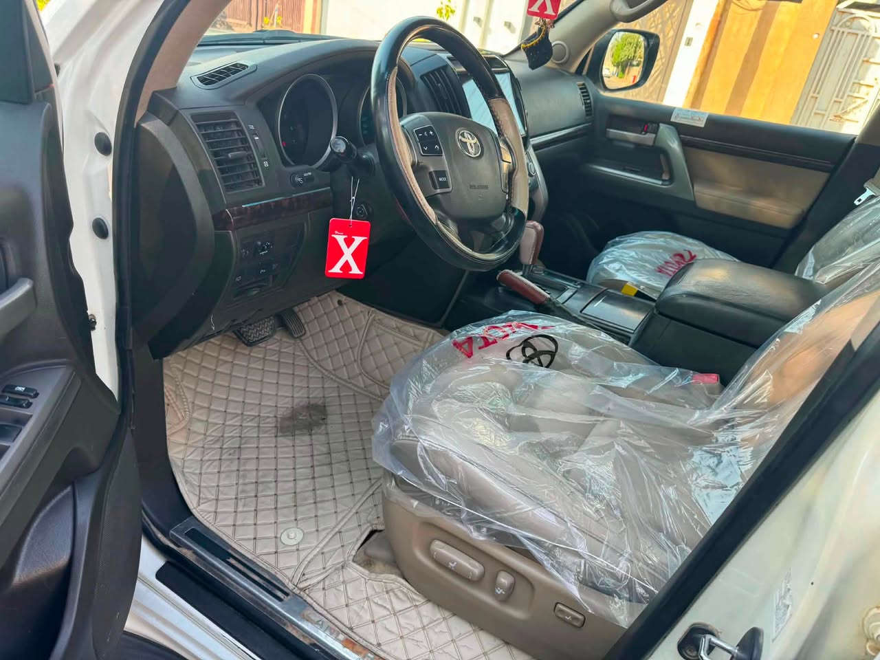 السلام عليكم
مكلف بل نشر
  للبيع لاندكروز 2009 VXRمكينة 5700 … 8 سلندر فول مواصفات 

سيارة مكفولة كفالة عامة من الصبغ  و التبديل عدا صبغ جزء من الجاملغ الخلفي  باقي سيارة مكفولة

 مواصفات السيارة 5بصمات فتحة كشنات جلد و كهرباء و كشن الصدر كهرباء و كشن سايق خزن ميموري و استيرن كهرباء و جكات  و سماعات JBL مري و مري قلاب و تشغيل عن بعد و 5 كامرات و رادار امامي وباقي المواصفات المعروفة سيارة فول مواصفات 

مكان السيارة بغداد / زعفرانيه 

رقم الهاتف 
☎️***********☎️
