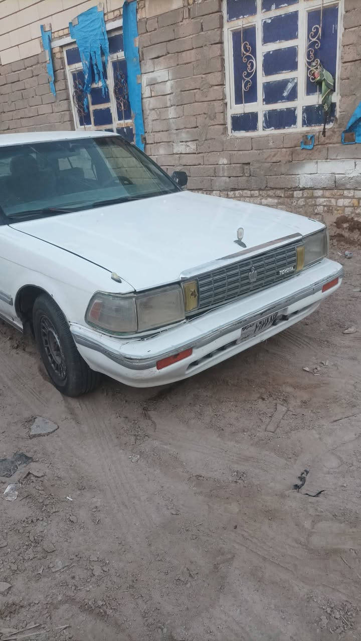 السلام عليكم سياره سيدان للبيع موديل 90 مكيه وكير خير من الله حداديه زينه تايراته نص عمر للعلم سياره يسره بلاد وبيها البوربن مال الكسن مفلش بس السياره تمشي وما بيه اي شي المكان ناصره مركز السعر 27 وبيه مجال للشراي رقم ***********
