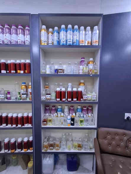 السلام عليكم ديكور للبيع 9 فاترينات كبار
3 ميوزة كبارة وفاترينه ركن وفاترينه شكل حرف L 
العنوان البصرة الجنينة 
التواصل فقط واتس اب ***********
