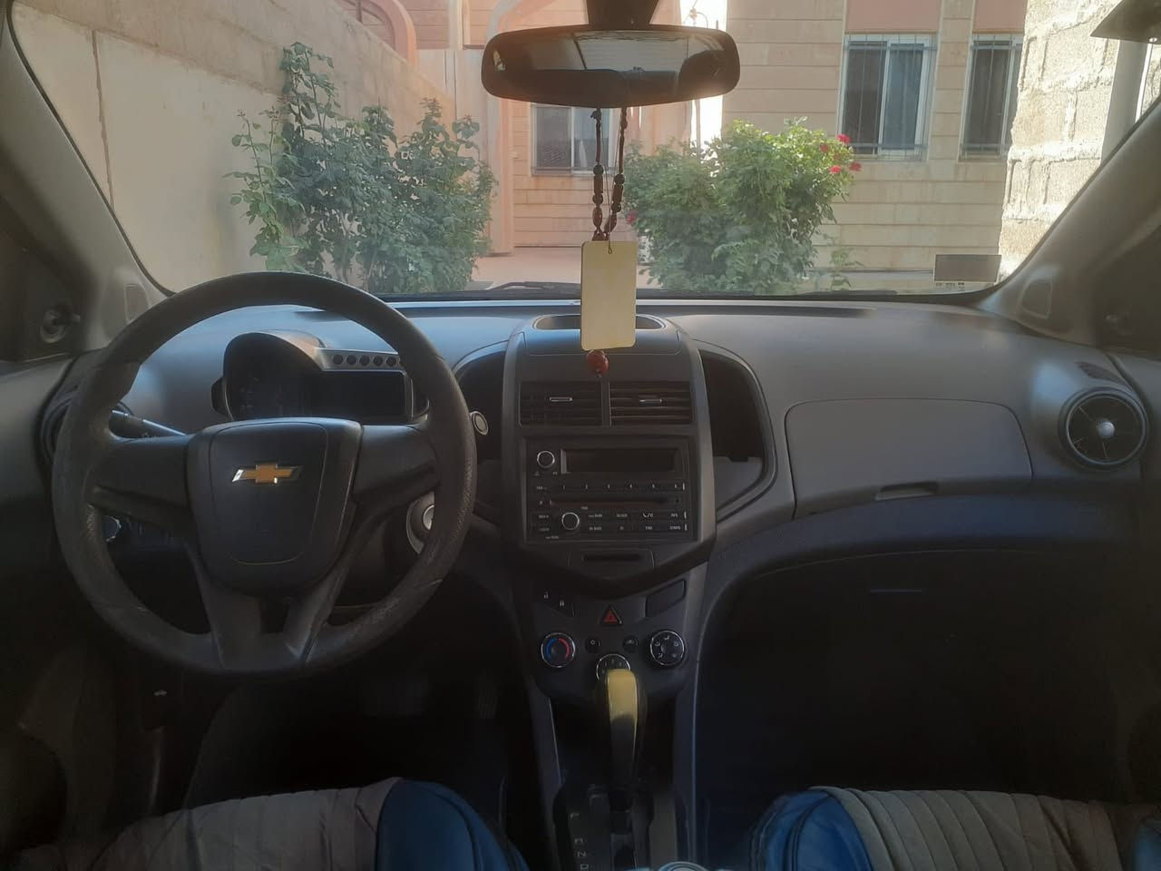 شوفرليت سونك 2012 خليجي 
محرك 1600 
السعر 65 ورقة
جاهزة ما بيها اي نقص 
***********
مكانها الرمادي او عنه
