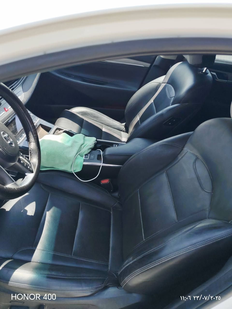 السلام عليكم
للبيع  
هيونداي ازيرا موديل ٢٠٢٣ وارد كوري غاز بلاد 
مكينه ٦ سلندر3000 cc
المواصفات السيارة فول الفول عدا البنوراما 
عداد ديجيتال متصل شاشه
رادرات اماميه خلفيه جانبيه 
٣٦٠ درجه 
نقطه عمياء 
اوتو هولد 
سايد بريك بصمه @
تبريد شاشه لمس 
كشنات كهرباء ثنين صدر وسايق
كشنات جلد تدفئه تبريد الصدر والسايق 
الكشنات الخلفيه تدفئة 
تحكم بالأوامر الصوتيه من الكشنات الخلفيه

السعر 190 وبيها مجال  
مكان السيارة الكوت
للاستفسار***********
