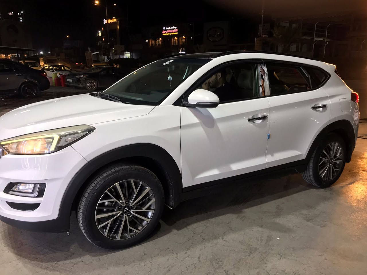 توكسان خليجي 2020 فول  مواصفات بنوراما رقم بغداد بدون ايرباك صبغ حزام
كير محرك كفالة شرط الفحص 
نظيفة وجاهزة ماشية 160 كيلو
#السعر_144 قفل مكاني بغداد الرصافة
***********
