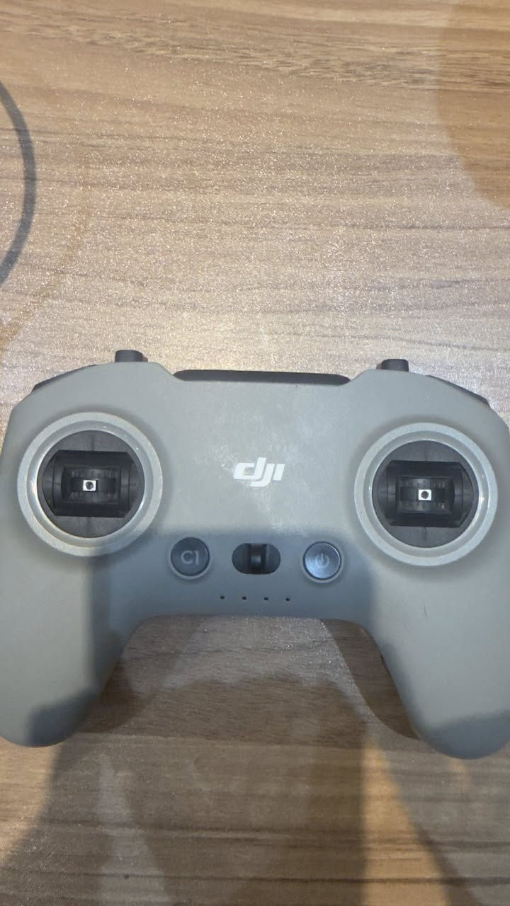 السلام عليكم للبيع نضارة
DJI FPV Goggles N3 + جهاز التحكم (Remote Controller): DJI FPV النضافة‎%‎ 99

Controller 3 للتوصل واتس *********** السعر خاص ￼￼
