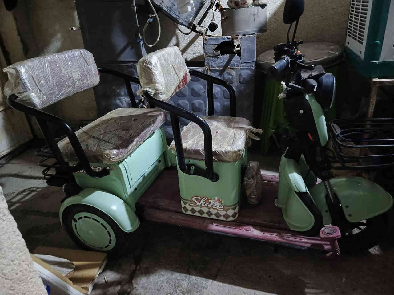 سلام عليكم دراجه ثلاثيه العجلات شحن جديده أي نقص مابيها السعر مليون مكاني رفاعي  ***********
