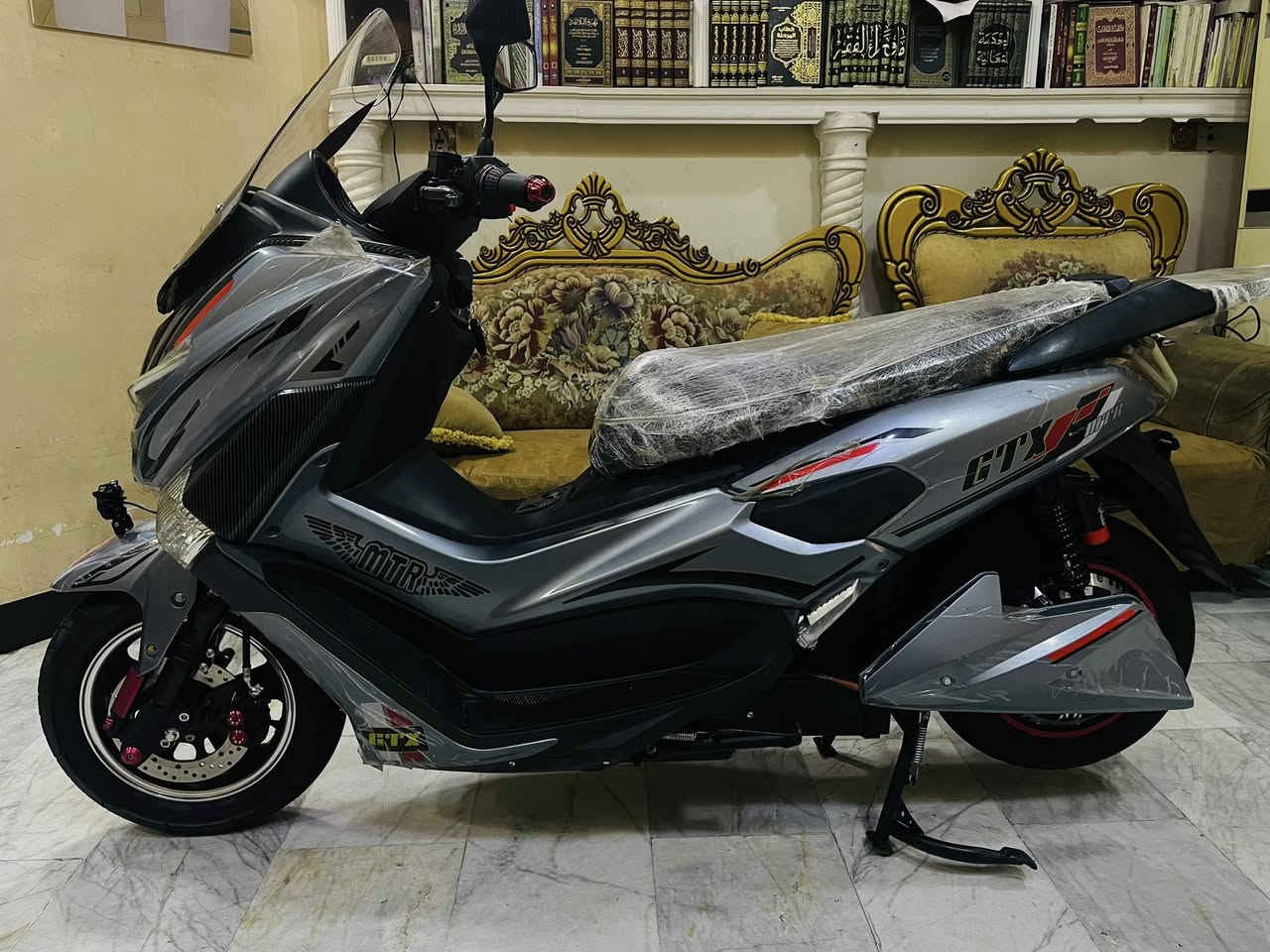 السلام عليكم
دراجه للبيع GTX
6 بطاريات كرافين 45 امبير
بريك امامي خلفي دسك
نضام 3 سرع 
نضام R رجوع للخلف
نضام P بارك 
دبل امامي خلفي غاز 
السعر 1250 وبيها مجال 
مكان بغداد الجديده
اللاسفسار ***********
