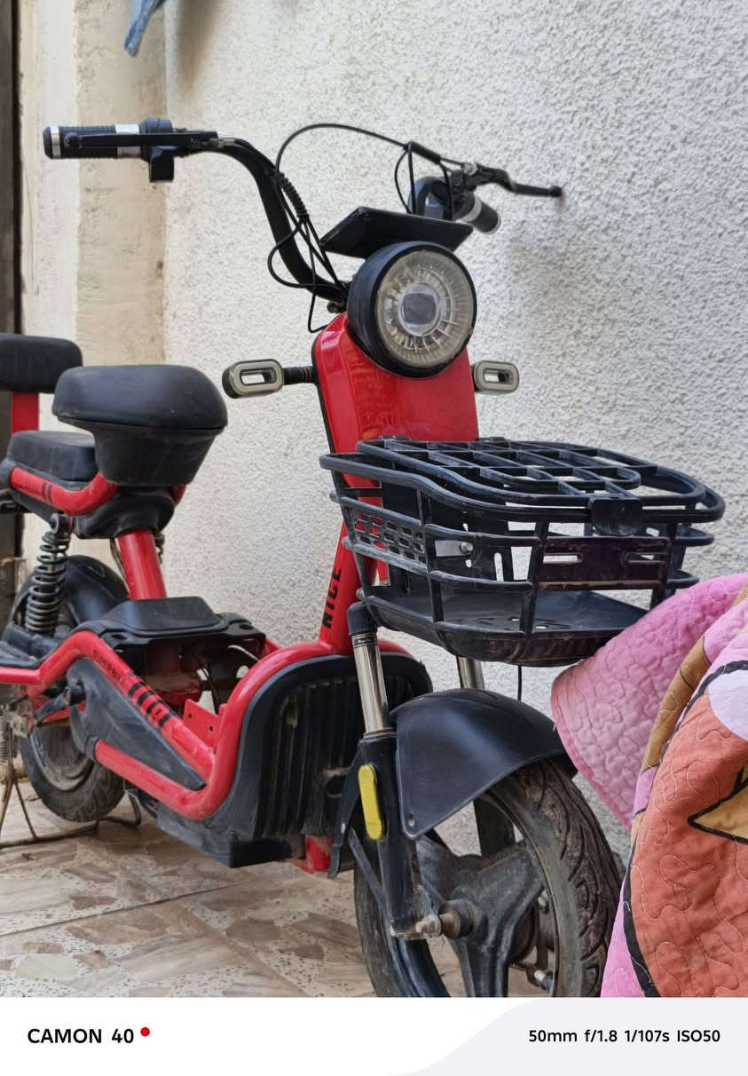 سلام عليكم 
باسكل شحن للبيع
الباسكل نضيف. 
بي نقص بس بطاريات و جوزه مال مفتاح. 
السعر,70 ألف.
أرقام التواصل
***********
***********
