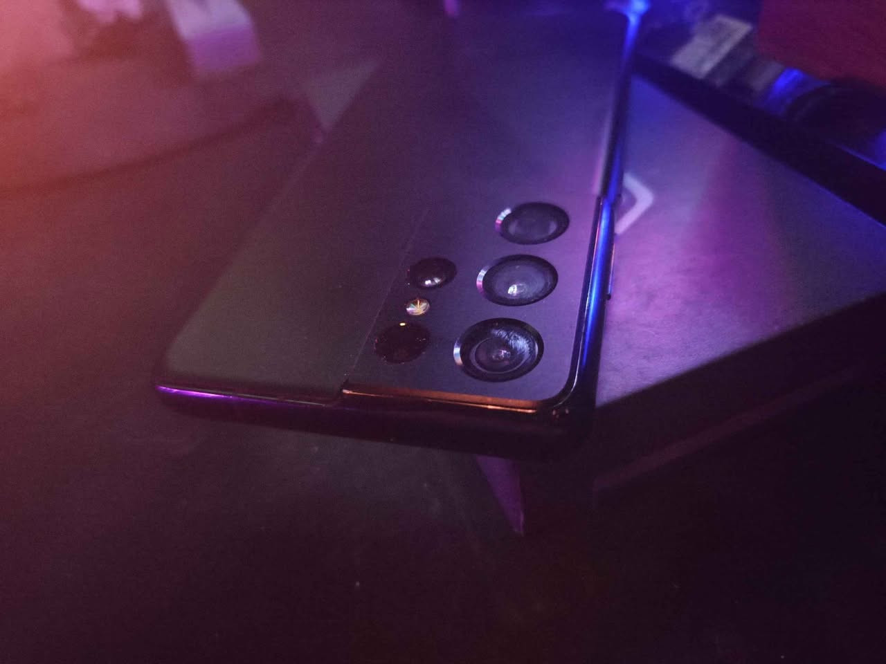 السلام عليكم عندي اس 21 الترا امريكي 
الشعر بمجال مجال
المشكله بالكاميرا 
ذاكره 256
كاميرات تشتغل بها خلل بسيط
بيكسر بالحافه ونقطه بالشاشه بغداد, العراق


**إذا كنت صاحب هذا الإعلان وتريد حذفه لأي سبب، رجاءا أرسل رسالة إلى الدعم الفني**