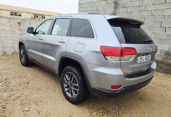 السلام عليكم
للبيع جيب كراند شيروكي لمتتد 2019 امريكي

محرك 3600

فول موصفات ماعدا البنوراما
ماشيه 93

السونار بل منشور البابين كلير

مكان السياره ميسان

السعر 185 وبيها مجال

***********
