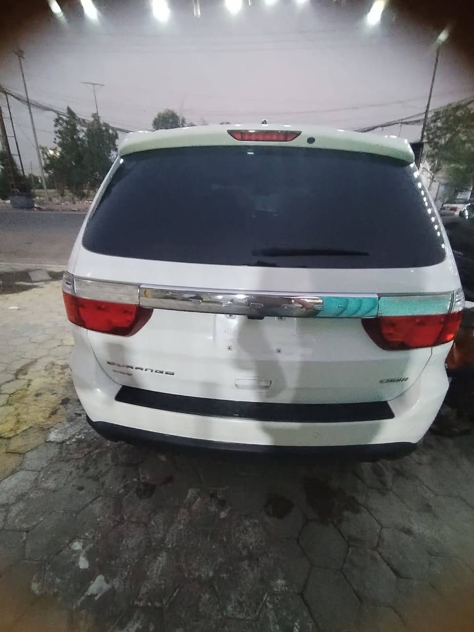 السلام عليكم دورنكو للبيع فول مواصفات للاخير ادوات ادوات دخول جديد كفاله عامه من الكص والعشائر والانتر بول هواي بيها مواصفات كلشي بيها شغال مكينه 8 سلندر هيمي مديل 2013 احلا من الصوره بعد السعر 90 وبيها مجال بسيط والشراي يدلل *********** المكان البصره
