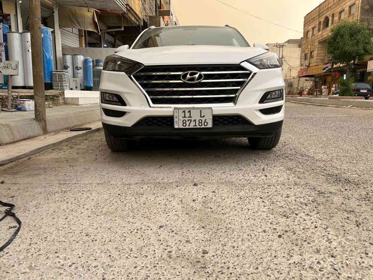 هونداي توسان خليجي
موديل ٢٠٢١ 
رقم بغداد الماني بسمي 
لون ابيض 
٤ سلندر ٥ راكب 
فوووووول مواصفات ١/١ بدون فتحة 
بصمتين: تشغيل وتقفيل 
بردات خلفية اصلية 
كشنات جلد اصلي لونين قرميدي 
لايت اسود الكاصد 
كشنات ٢ كهرباء 
تشغيل عن بعد 
شاحن وايرلس 
شاشة كبيرة اندرويد 
كامرة دوارة اصلية 
مري شفط مع القفل 
حساس امامي وخلفي 
نظام ايكو درايف 
تحكم استيرن فول 
حاكية : ابلوتوث: اوكس 
شاشة اعطال بلدشبول 
كيجات السرعة زئبقية 
جي : بي: اس: خرائط طرق 
اريل اسود طيارة
هند بريك برجل 
تبريد ابيانو لمس 
تبريد قطعتين ثلج 
لد امامي وخلفي 
إشارة تشغيل عند الاستدارة
لايت زنون اصلي 
اضواء ترحيب بليدات 
علامة سورنتو بلدوسة 
يدات نيكل اصلي 
اشاير بلمري 
٥ ويل كب ١٩
تخم تاير جديد لك 
ماشية ٦٨ اصلي 
كير ومكينة وصدر وحدادية وتبريد كفالة عامة
بدون ضربة وتبديل واشخوط وبارد وصبغ كفالة عامة شرط بدون صبغ سيارة جاهزة وجديدة بارد إصبعين فقط 
سيارة جديدة مال بيت بية تراي مال زيرو 
الازكات مال الأرضية بعدهن موجودات
الرقم الدولي الجديد / هزة جديدة / سنوية جديدة 
البصمة الثانية ممستخدمة / كتلوكات الشركة موجودات
السعر ١٩٢ $ نهايتة 
***********
