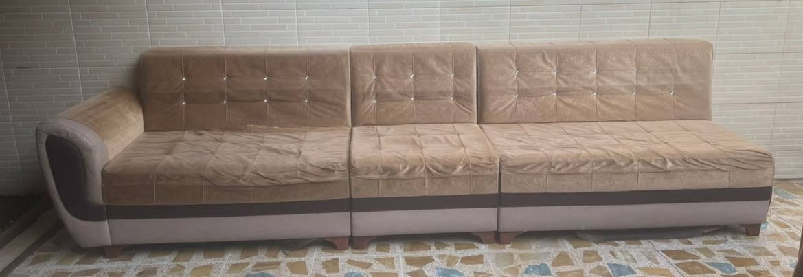 السلام عليكم ديوانية موضحة بالصور مستعملة للبيع 
السعر 80 ألف وبي مجال 
عدد 5 
التواصل 
*********** واتس :
اربيل بختياري
