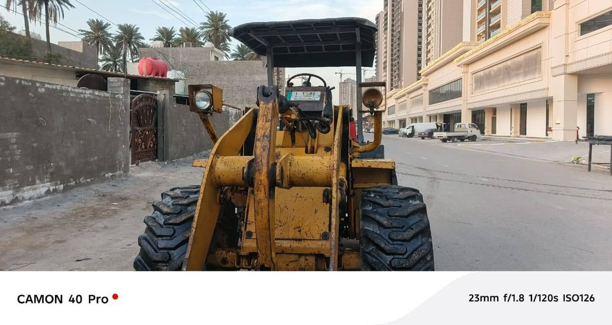 شفل البيع كوماتسو موديل 1999 عنوان بغداد سعر /170/رقم الموبايل ***********
