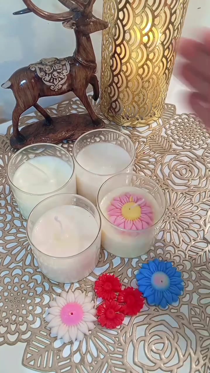 تحضير طلبية الشموع 🕯️🌸 
للطلب والأستفسار يسعدنا تواصلكم معنا على الواتساب ***********
