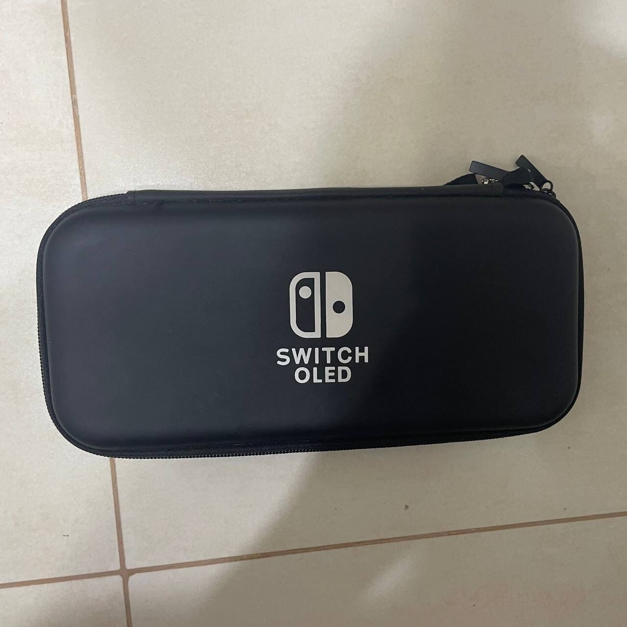 nintendo switch v2 flashè,tous les accessoires,une pochette et une manette
8 jeux (mario carte,zelda ,it takes two,red dead redemption…),carte mémoire 65gb


**إذا كنت صاحب هذا الإعلان وتريد حذفه لأي سبب، رجاءا أرسل رسالة إلى الدعم الفني**