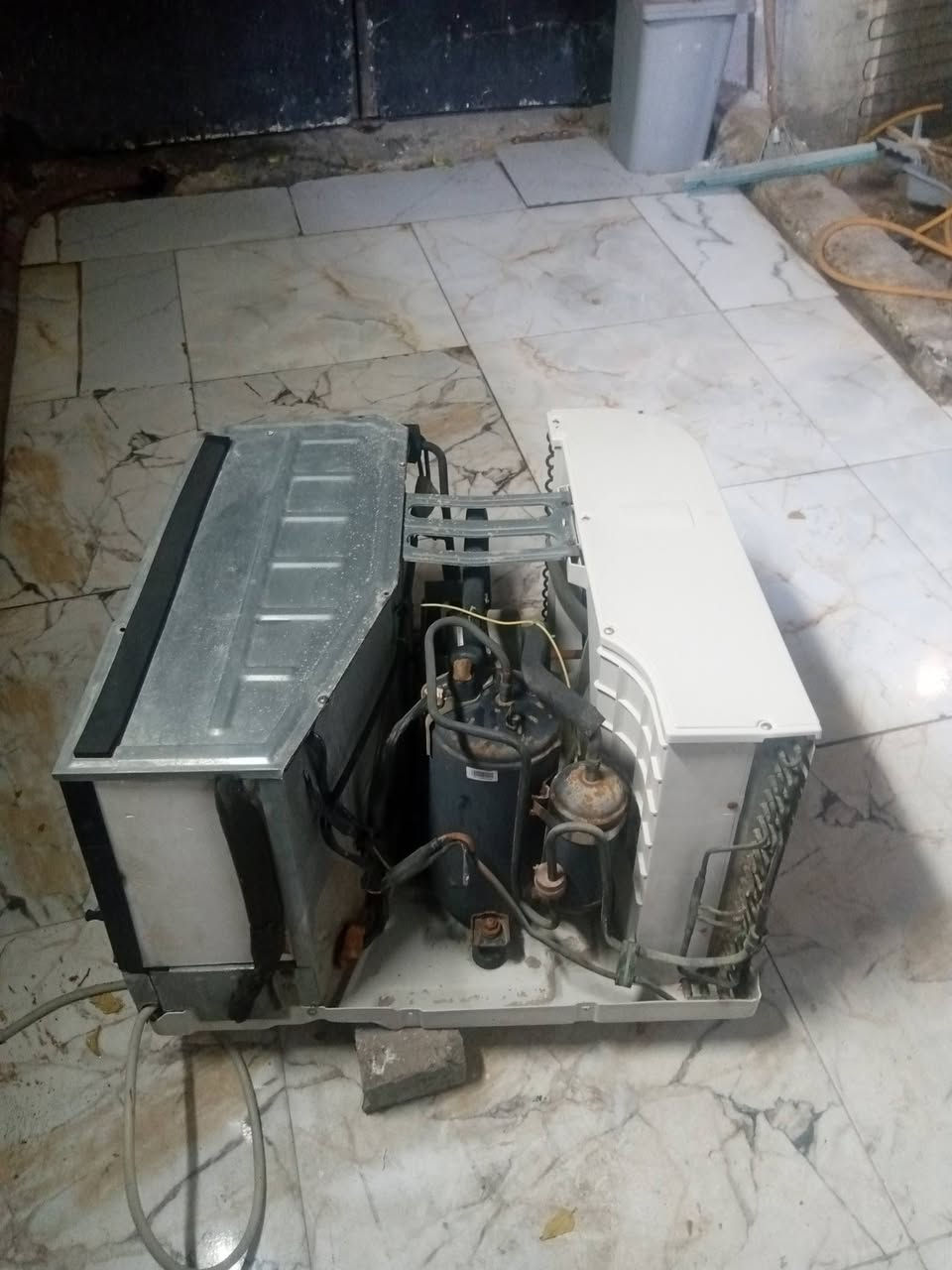 مكيف طن اونص نوع وستن اخو الجديد استخدام قليل بس بي ليك السعر 175 اوبي مجال مكاني الحيانيه ***********
