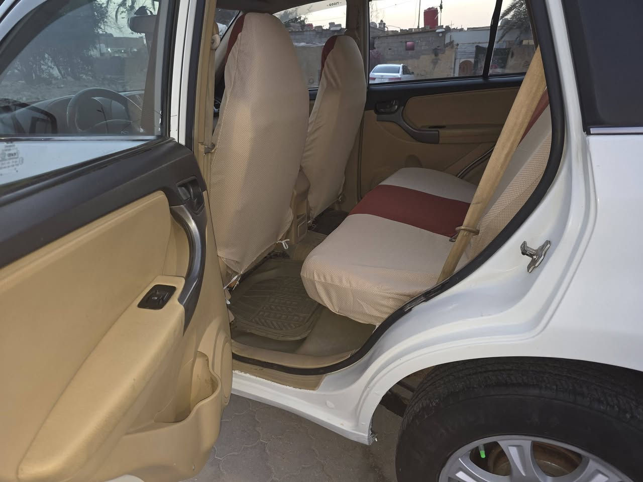 السلام عليكم تيكو البيع مديل١٣ رقم بصره الجديد السياره كفاله مكينه وكير ومابيه ضربه لاتبديل بيه صبغ جمالي  التبريد شغال حداديه تخم تاير جديد السياره احلا من الصور من كلشي جاهزه الايت زنون شاشه ايباد السعر ٤٨ الشراي يتصل البصره الزبير ***********
