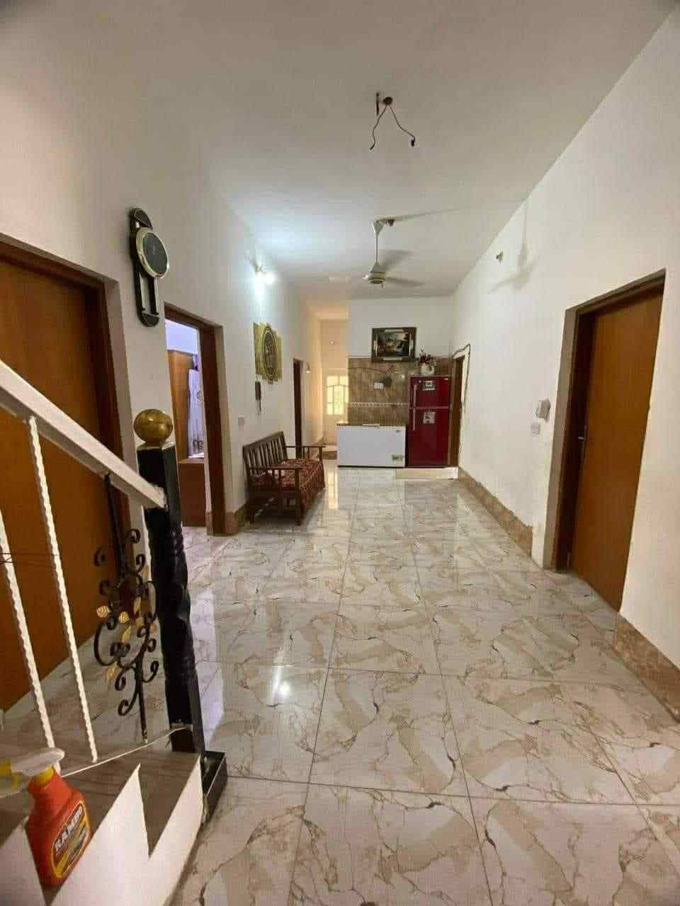 السلام عليكم
يوجد بيت للبيع مساحه 300 متر ركن واجه 15 نزال 20 سند 25 خدمات كامله ماء كهرباء تبليط مجاري البيت يتكون من 3 غرف نوم وستقبال وهول وصاله كبيره ومطبخ وصحيات داخليه وخارجيه وكراج موقع البيت بلجعاره الشراي يتصل ***********
