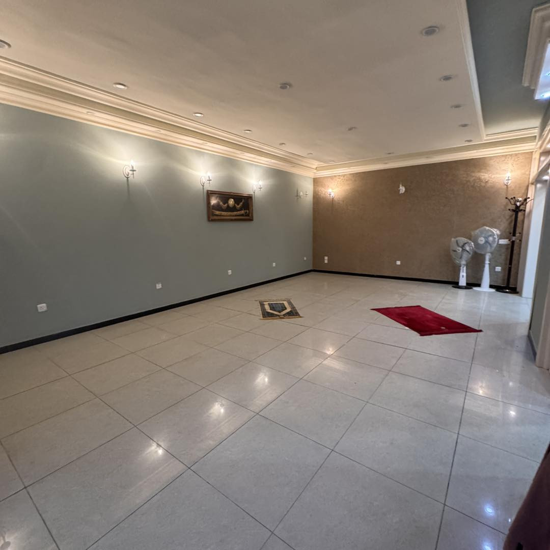 🏢✨ دار مميزة للإيجار أو الاستثمار ✨🏢

📍 الموقع: حي الفرات – على الشارع العام
🔥 موقع تجاري حيوي ومميز جداً

🔹 تفاصيل العقار:
▫️ طابقين بتصميم عملي وحديث

▫️ الطابق الأول:
• طارمة واسعة
• استقبال أنيق
• صالة كبيرة
• مطبخ حار
• بار مفتوح على الصالة
• صحيات

▫️ الطابق الثاني:
• 3 غرف نوم
• صالة
• صحيات

💼 مناسب لـ:
✔️ عيادات طبية
✔️ مركز تجميل
✔️ شركات ومكاتب
✔️ معاهد ومراكز تدريب
✔️ مشاريع استثمارية متنوعة

🤝 إمكانية الاستثمار أو الاستئجار والاتفاق المباشر مع صاحب العقار

📌 موقع استراتيجي على الشارع العام وبقلب حي الفرات

📞 للاستفسار والحجز:
***********
***********

🏢 مكتب أساس للعقار والمقاولات العامة
📍 الديوانية – حي الفرات – مقابل جامع الإمام المهدي

#دار_للإيجار
#استثمار
#عقار_تجاري
#حي_الفرات
#عيادات_طبية
#مركز_تجميل
#شركات
#مكاتب
#فرصة_استثمارية
#عقارات_الديوانية
#الديوانية
#مكتب_أساس
#العقار_والمقاولات
#بيع_وإيجار
#عقارات
