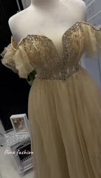 فستان • قياس 42-44 • مستعمل مره وحده