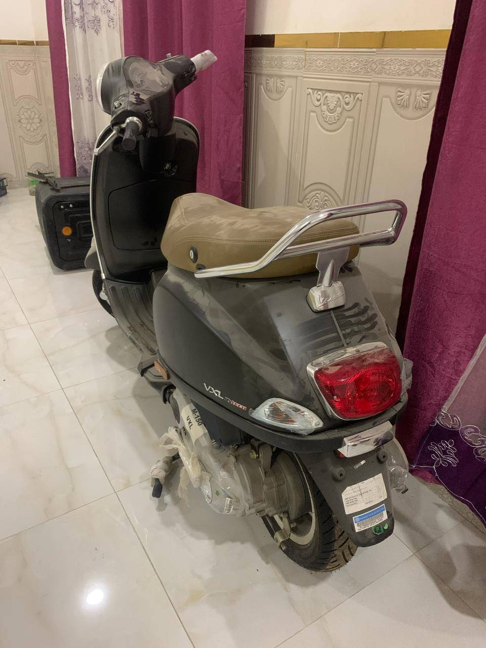 سلام عليكم 
دراجه فيسبا ايطالي مرقم 
 دراجه نضيفه ماشيه 7 الف فقط من شركة عجلة الخليج سعر مليونين و200
رقمي ***********
