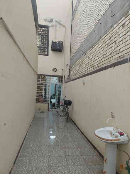 دار للبيع 145متر حي ميسان مقابيل جامعه الأمام الصادق خلف مطعم سيد عدنان الجديد على ساحه دولان 2متر مطلوب صندوق الاسكان 210الشهر السعر الكلي 185 قريب على الشارع تجاري ***********
الطابق الاول استقبال ومطبخ وصاله وحمام ومكشوفه 
الطابق الثاني 2غرفه وصاله وحمام وبيتونه
وغرفه بالطابق الثالث
