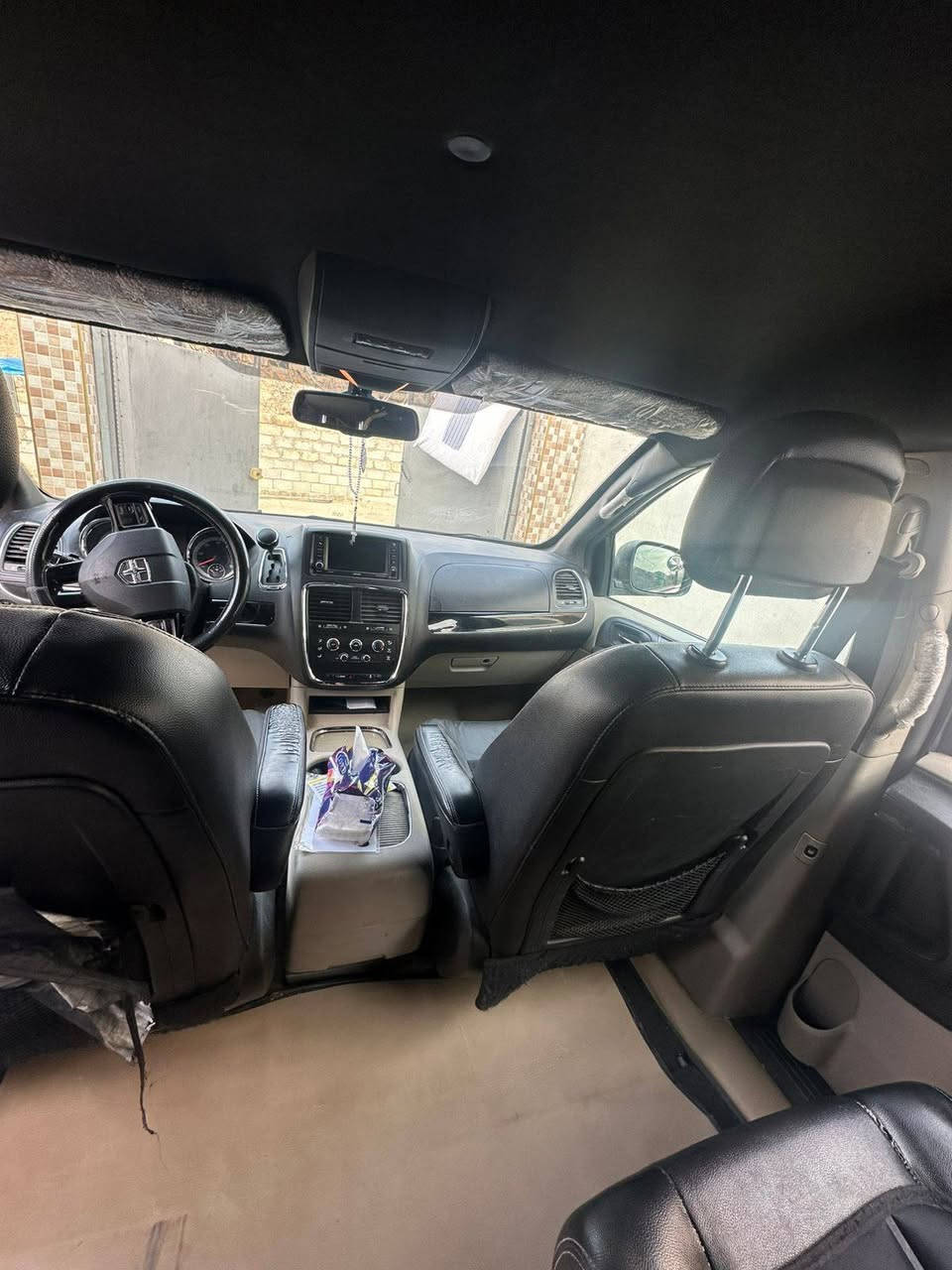 دوج كرفان17 فول مواصفات بدون صبغ ولاضرر  كير محرك كفاله كشنات جلد ابواب  كهربائي جنط شفط *********** السياره موجوده بل دهوك  سعر 180بيه مجال شويه
