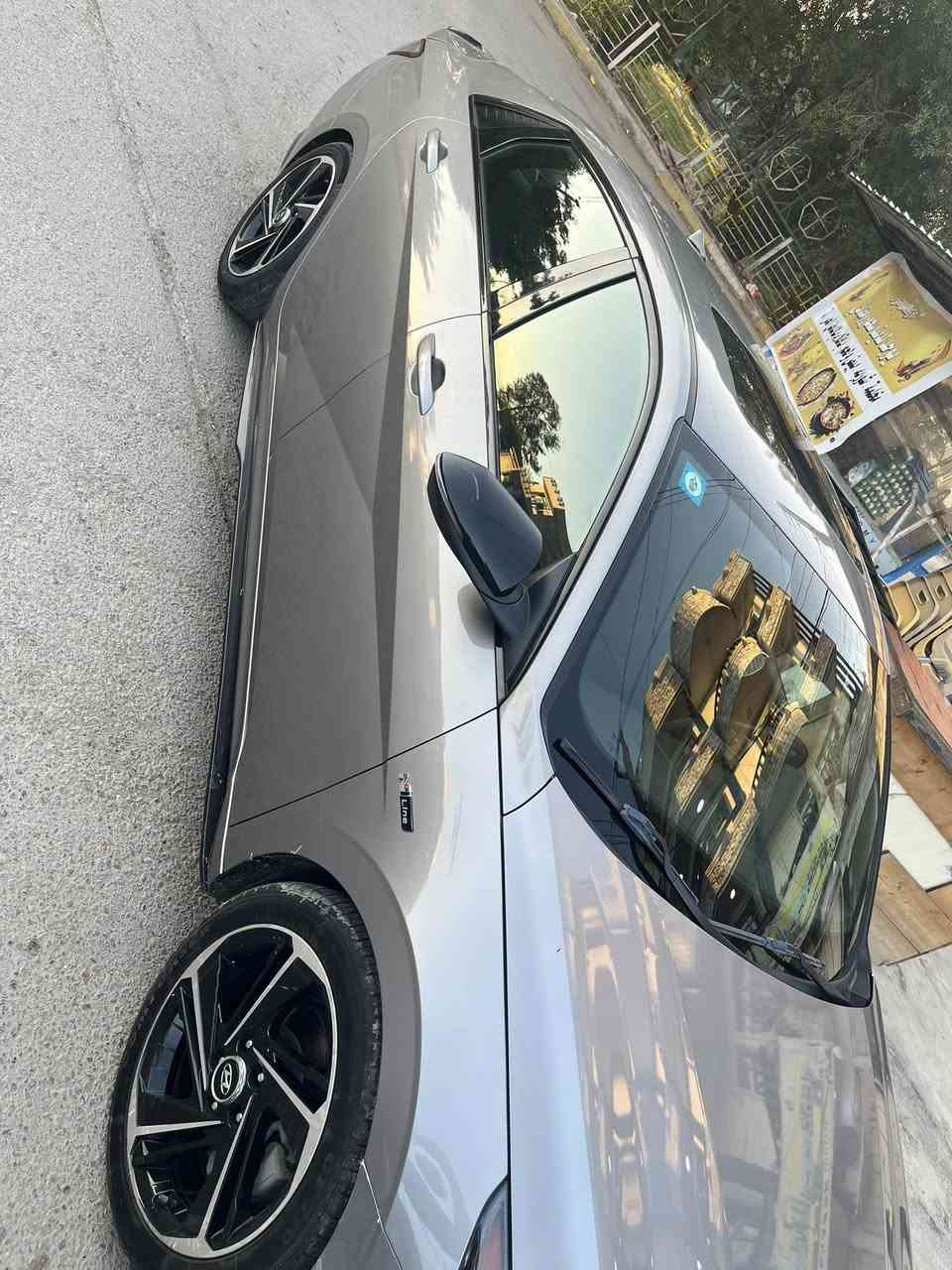 سلام عليكم
📣 للبيع: هيونداي إلنترا N Line 2022
أداء رياضي ✦ شكل أنيق ✦ قيادة ممتعة 

📅 الموديل: 2022

⚙️ المحرك:
• 1.6 لتر توربو
• قوة 201 حصان
• عزم 195 lb-ft

⚙️ ناقل الحركة:
• يدوي أو أوتوماتيك 7 سرعات DCT مزدوج القابض (اختياري)

⚡ نظام الدفع: أمامي (FWD)
⛽ استهلاك الوقود: اقتصادي ومناسب للاستخدام اليومي

✨ المميزات:
• تصميم خارجي رياضي بلمسات N Line
• جنط سبورت كبيرة وشبك أمامي مميز
• مقاعد رياضية مريحة
• شاشة لمس تدعم Apple CarPlay / Android Auto
• أنظمة أمان حديثة:
– تنبيه النقطة العمياء
– مساعد البقاء في المسار

📦 الداخلية:
• رحبة تتسع لـ 5 ركاب
• صندوق خلفي بمساحة جيدة

💡 مناسبة لمن يبحث عن سيارة سيدان تجمع بين الأداء العالي، الراحة، والشكل الرياضي مع صرفية وقود ممتازة.

📞 للتواصل والمعاينة:
 رصيد   ***********
واتساب ***********
⸻

السيارة فول مواصفات فتحة وبصمة ورادرات امامي خلفي
