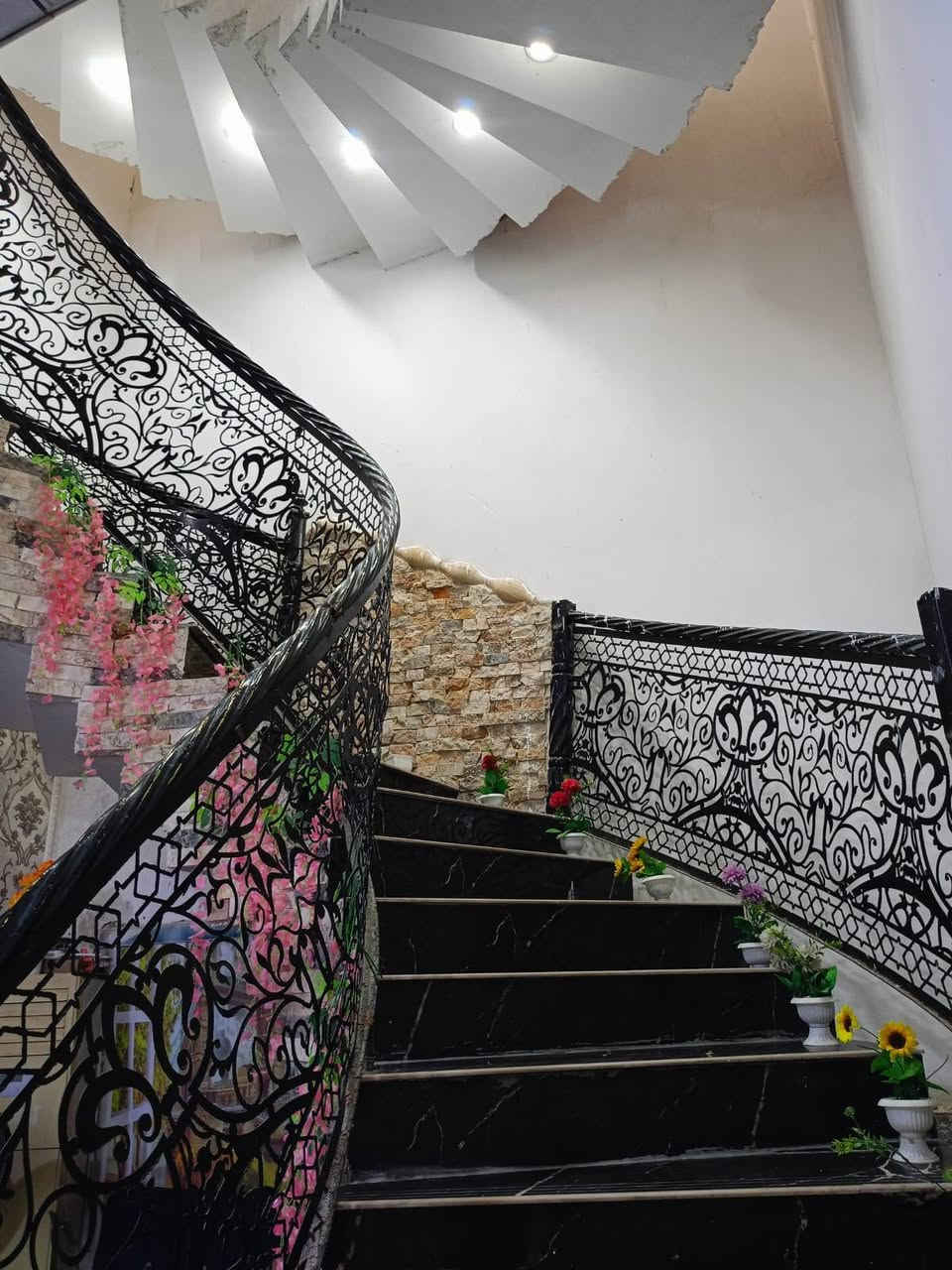 السلام عليكم
دار للبيع مساحه 125 متر

طابو زراعي عراقي

طابقين يحتوي ع 4غرف منام وصالتين واستقبال ومطبخ وصحيات

الموقع ابي الخصيب ابو كوصرة قريب من شارع الفوك 

ثاني بيت عن طريق ابو كوصرة رئيسي شارعه 10متر

السعر 90 وبي مجال قليل 

تفاصيل اكثر اتصال برقم

*********** سجاد عقارات المفتاح الذهبي
