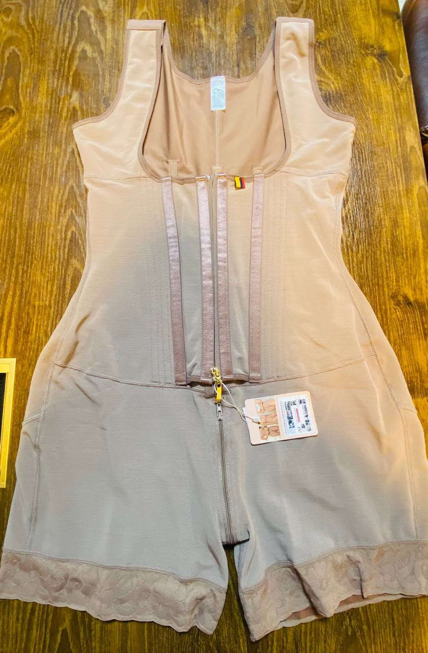 مشد كيم الكولومبي الكامل ❤️‍🔥
✅مشد طبي بشد الجسم بالكامل ، وينحت البطن والخصر والجوانب " حراري" 
✅يسند الظهر ويخفي الزوائد اللحمية في منطقة الظهر 
✅يرفع الصدر والمؤخرة 
✅متوفر باللونين : الأسود / اللحمي
✅ يحتوي على كباسات من عند : ١. منطقة البطن ( 3درجات تحكم )
٢. شيالات الكتف للتحكم بالطول 
✅يحتوي على كباسات من عند : ١. منطقة البطن ( سحاب خارجي)
٢.المنطقة السفلية بطولها لسهولة الاستخدام .
✅ قماشة هوائية ما تضايق الجسم / باردة / القماشة من عند المؤخرة لشدها وابرازها بشكل انثوي ومرتب .
✅ سكتر من منطقة الافخاد ليمسك بالجسم وما يثني او يظهر تحت الملابس والفساتين . 
صدقاً … مشد الاحلام ومشد كل صبية ❤️‍🔥 
متوفر بقياسين 😍
قياس يلبس من وزن ٧٥ الى ٩٥ كيلو
قياس يلبس من وزن ٩٥ الى ١١٥ كيلو


**إذا كنت صاحب هذا الإعلان وتريد حذفه لأي سبب، رجاءا أرسل رسالة إلى الدعم الفني**