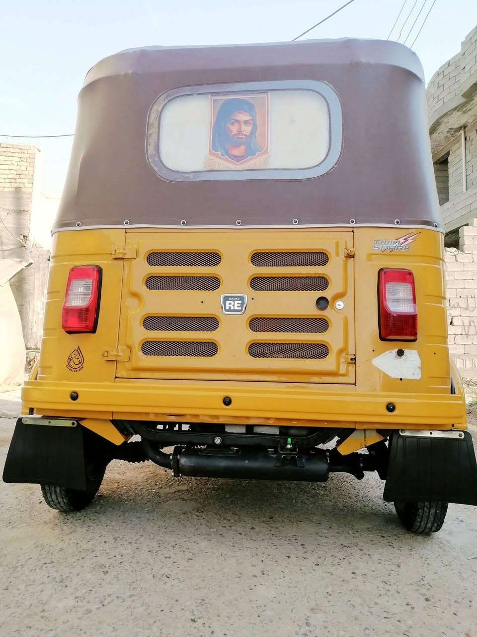 سلام عليكم تكتك للبيع موديل 20 رقم و سنوية بغداد مكفولة من الضربه والمعجون بس الدوس معمرة مكاني بغداد الدورة شارع 60    ***********
