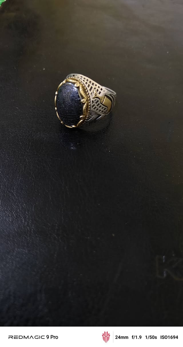 محبس قديم من عهد جدي ما اعرفه بس هوه فضه قيمو سعره وخذو سبب البيع ما احب الخواتم وضال هيج عندي
***********
