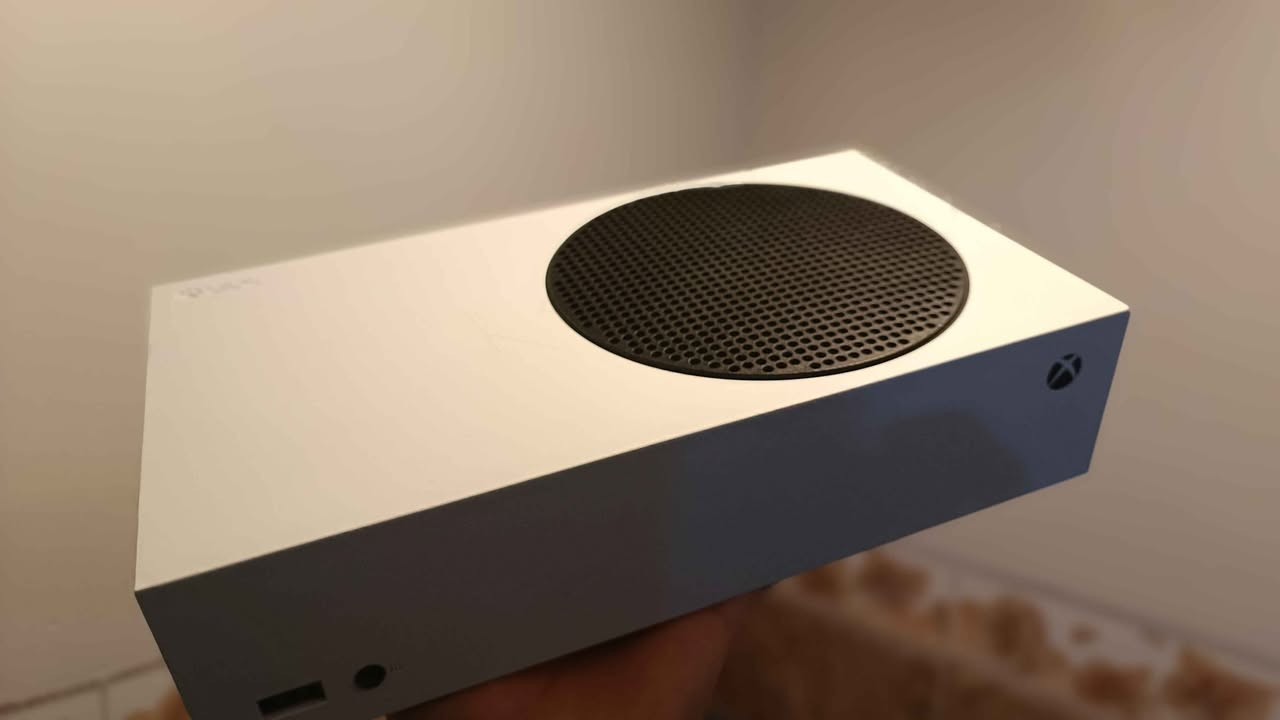 للبيع اكس بوكس سير يس استخدام قليل جهاز جديد وبي 11 لعبة وكيم باس شهر وكارتون كامل ملحقات بس شكل والعب سعره 335 وبي مجال *********** كركوك, العراق
