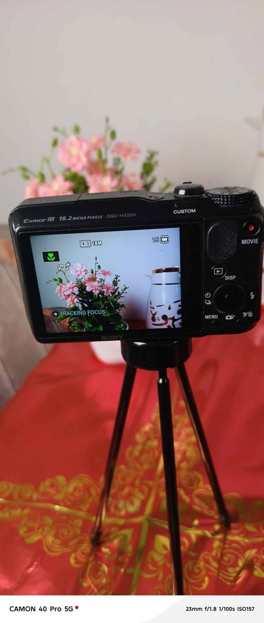 -. بدقة تصوير تبلغ 18.2 ميجابكسل 
 ومستشعر  Exmor R لإنتاج صور عالية الجودة.

 التقريب البصري القوي بمعدل 20 ضعفاً (20x).

 مقاطع الفيديو بدقة عالية (Ful( HD).
 تصوير البانورامي الذكي وتسجيل المواقع عبر نظام تحديد المواقع (GPS
ملقاته:
 بطارية✅
رام✅
كيبل شحن✅
جنطة كركوك, العراق


**إذا كنت صاحب هذا الإعلان وتريد حذفه لأي سبب، رجاءا أرسل رسالة إلى الدعم الفني**